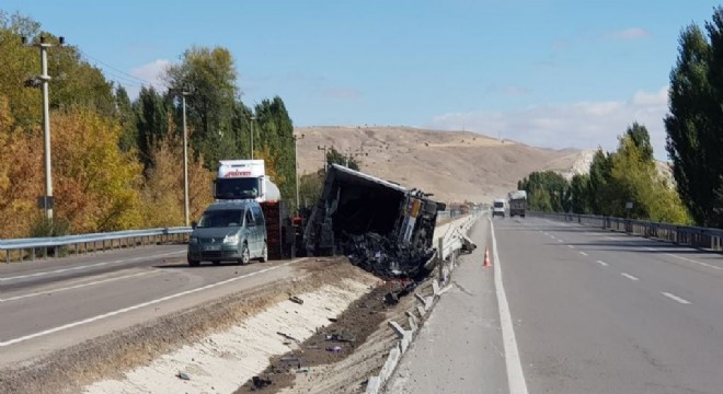 - Domates yüklü Tır devrildi: 1 yaralı