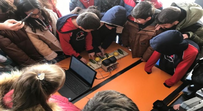  Güvenli İnternet Tırı  öğrencilerle buluştu