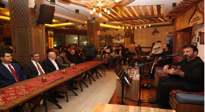 Vali Baruş ve Başkan Sekmen aşıkları dinledi