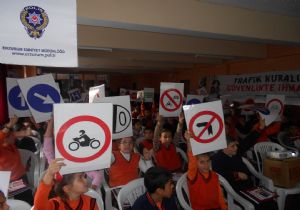 Emniyet 220 öğrenciye trafik eğitimi verdi