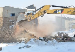 Yakutiye’de 44 metruk bina yıkılacak