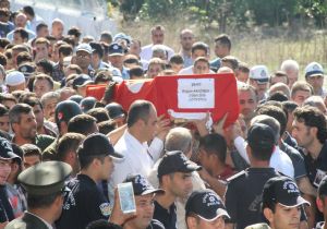 Hatay Şehidini Kürtçe Ağıtlarla uğurladı 
