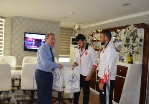 ‘Sizinle ne kadar övünsek azdır’