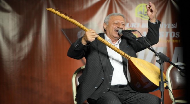 Aşıklar 'Zafer Bayramı' anısına türküler söyledi