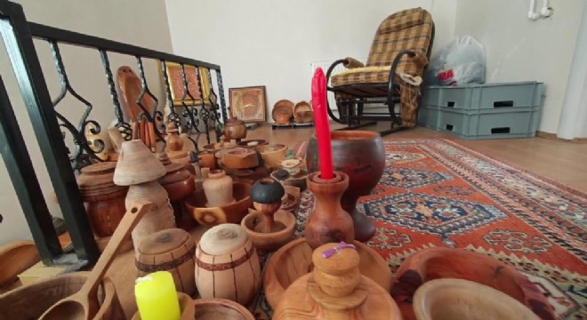 Atıkları sanata dönüştürüyor