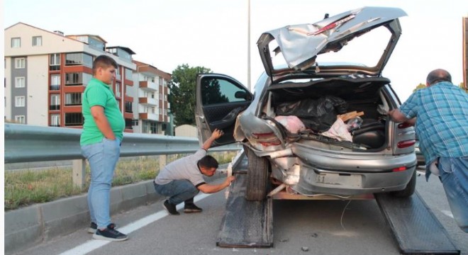 Bayburt yolunda iki otomobil çarpıştı: 5 yaralı