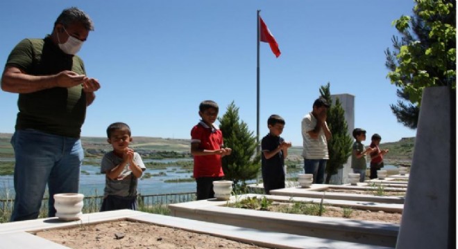 Bayramda ellerini öpecekleri babaları yok