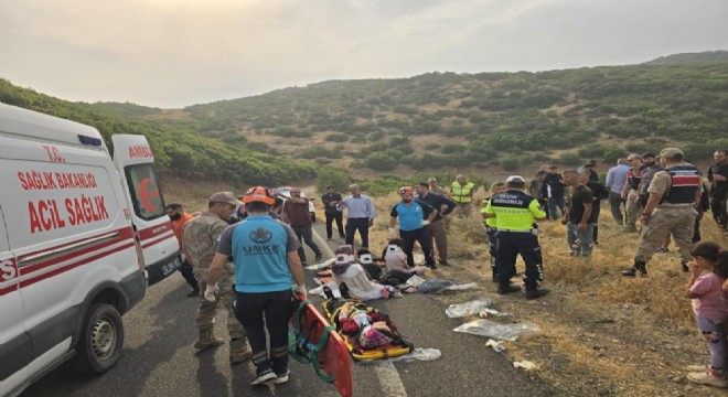 Bingöl yolunda minibüs şarampole yuvarlandı: 10 yaralı