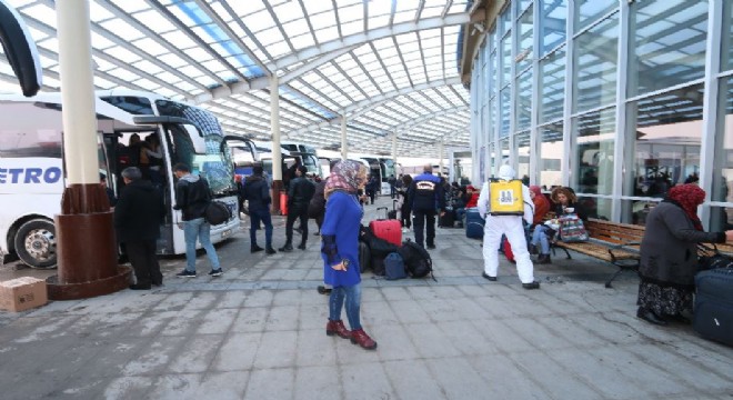 Büyükşehir otogarı dezenfekte etti