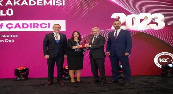 Çadırcı’ya Eczacılık akademisi 2023 bilim ödülü