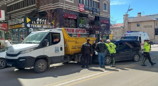 Cumhuriyet Caddesinde trafik kazası: 1 yaralı