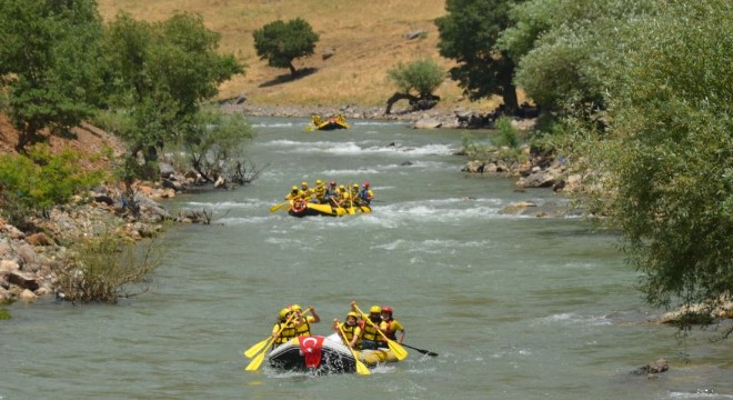 Doğu Anadolu’da fiziki mesafeli rafting