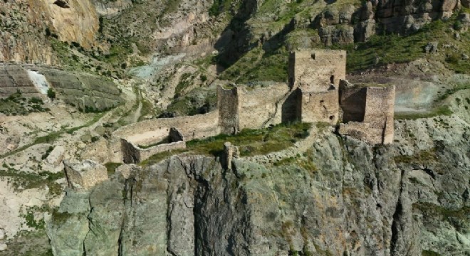 Doğu'da Tarih hazineleri: 'Engüzek Kalesi