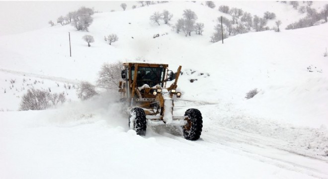 Doğu’da kar, tipi köy yollarını ulaşıma kapadı