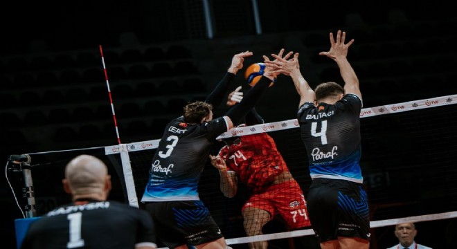 Efeler Ligi: Spor Toto: 2 - Halkbank: 3