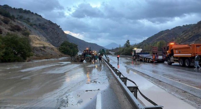 Erzincan yolu kontrollü olarak trafiğe açıldı