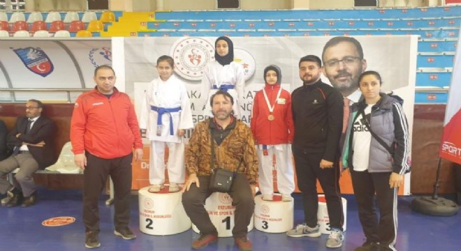 Erzurum Karate Takımı 13 il içinde 3’üncü oldu