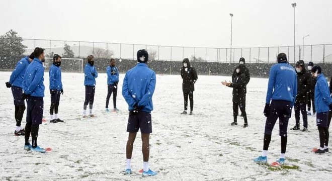 Erzurumspor sahaya çıktı