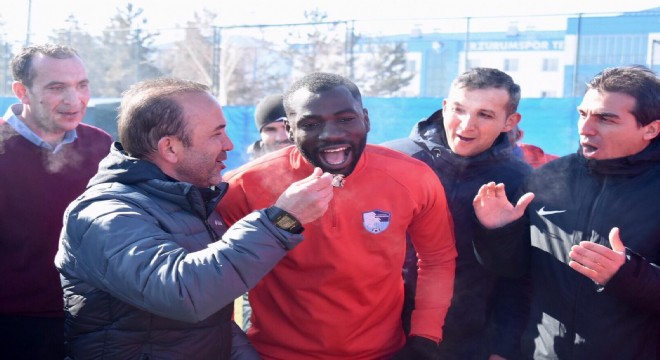 Erzurumsporlu Kone’ye doğum günü sürprizi