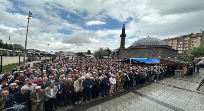 Eşref Hocaefendi dualarla uğurlandı