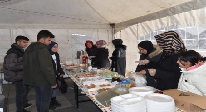 Ev hanımlarından Nene Hatun Camisi Külliyesi’ne destek