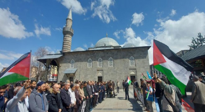 Gazze şehitleri için gıyabi cenaze namazı kılındı