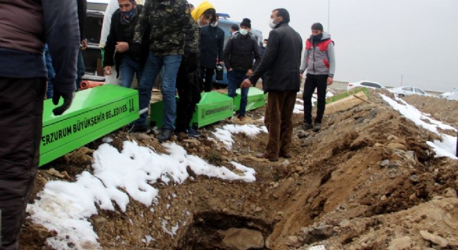 Gözyaşlarıyla uğurlandılar