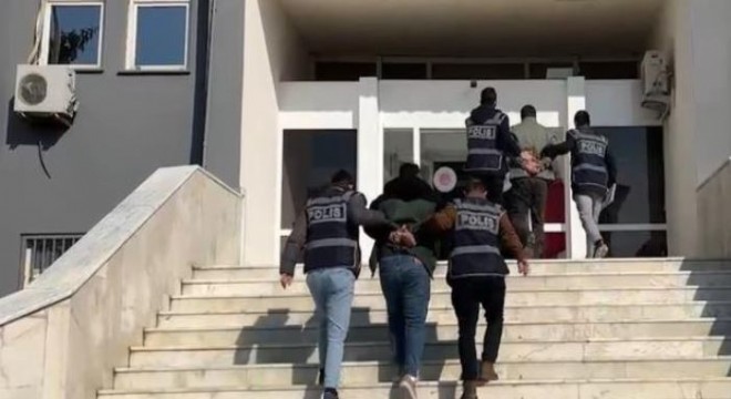 İstiklal Marşı nda ayağa kalkmayan şerefsizler gözaltında