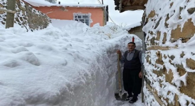 Kar çiftçi ve turizmcinin yüzünü güldürdü