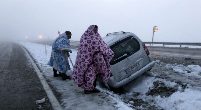 Kar ve tipi ulaşımda aksamalara yol açtı