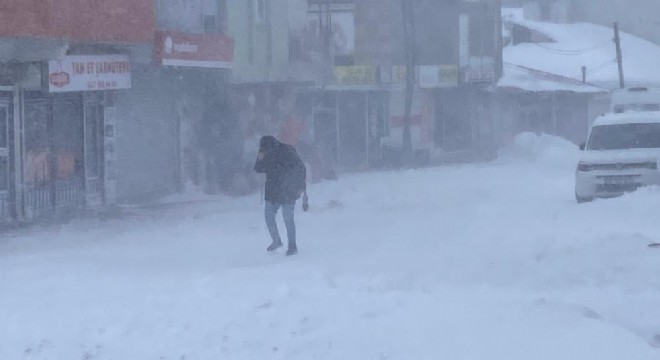 Karlıova’da esnaf kepenk kapattı