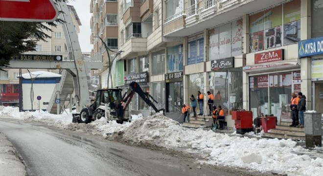 Karzede genç kız gözyaşlarıyla uğurlandı