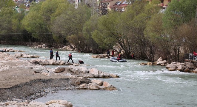 Kayıp Uzman Çavuş Güneş’i arama çalışmaları sürüyor