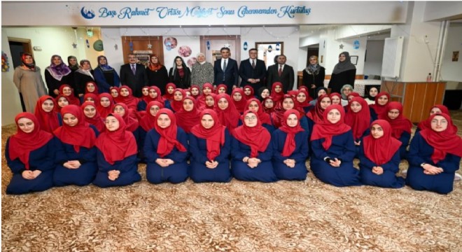 Kur'an kursu öğrencileriyle iftar yaptılar