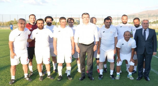 Kurumlar futbolda yarıştı