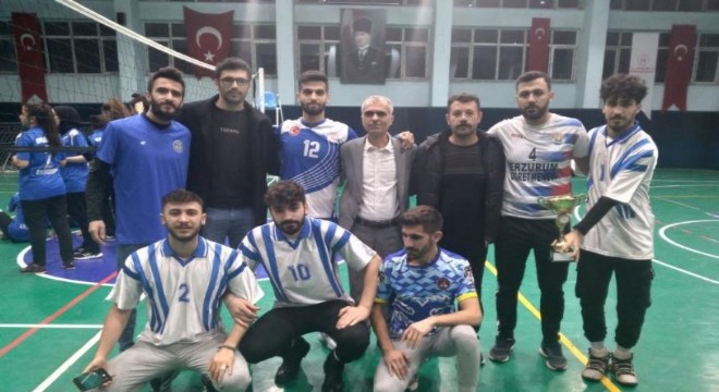 Öğrenci yurtları voleybolda yarıştı