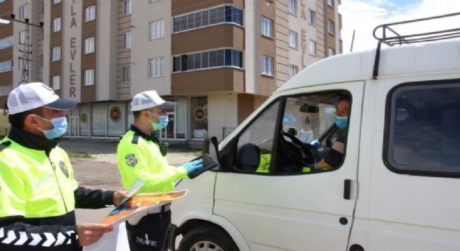 Oltu Bölge Trafik ekipleri sürücüleri bilgilendirdi