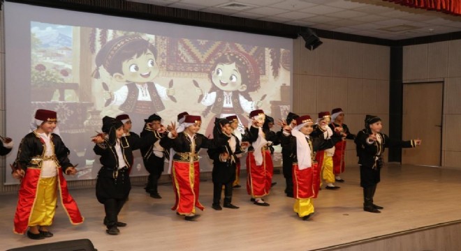Oltu'da İlköğretim Haftası kutlaması