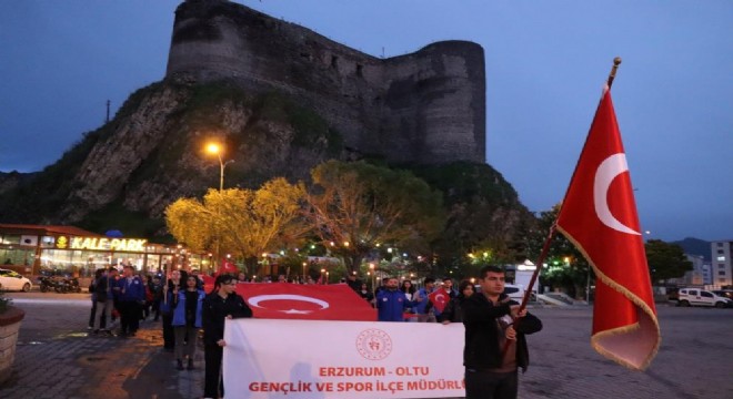 Oltulu Gençlerden milli coşku