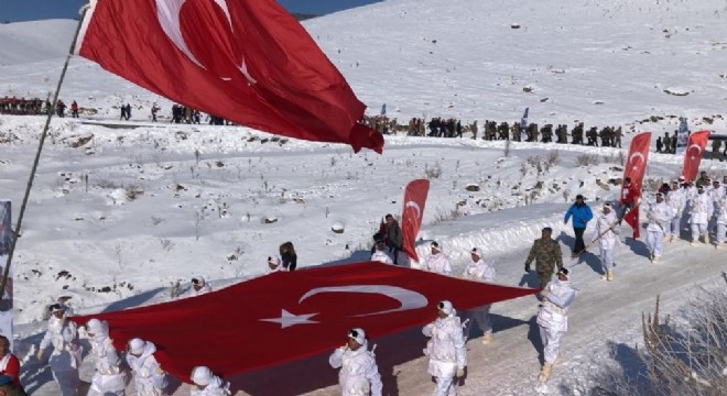 On binler tekbirle ecdat yolunda yürüdü