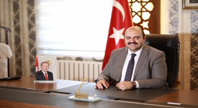 Orhan dan Üniversitelilere:   Yeriniz başımızın üstü’