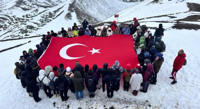 Palandöken Zirvesinde 19 Mayıs coşkusu