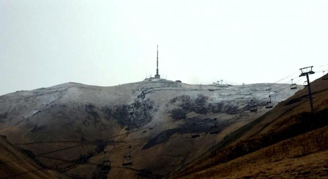 Palandöken’in zirvesi beyaza büründü