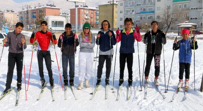 Parkı kayak pistine çevirdiler