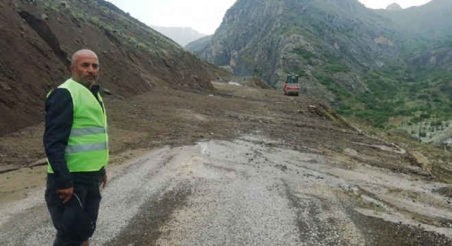 Sağanak yağış sel ve heyelana neden oldu