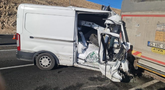 Sarıkamış yolunda trafik kazası: 2 yaralı