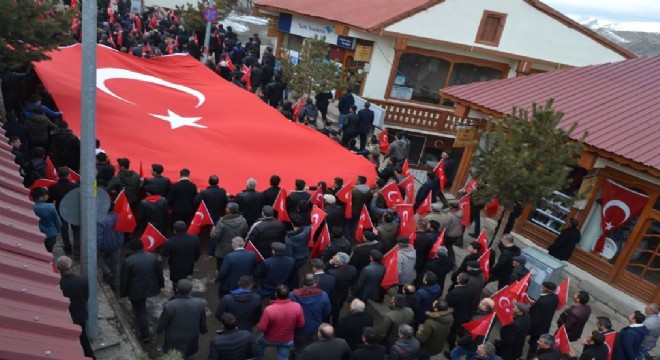 Şenkaya şehitler için tek yürek oldu