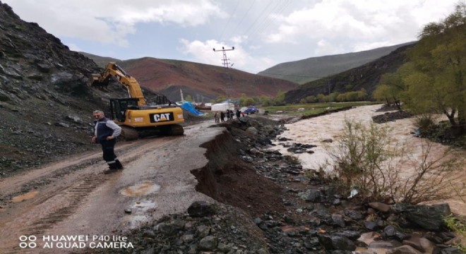 Tekman’da sağanak yağış taşkına yol açtı