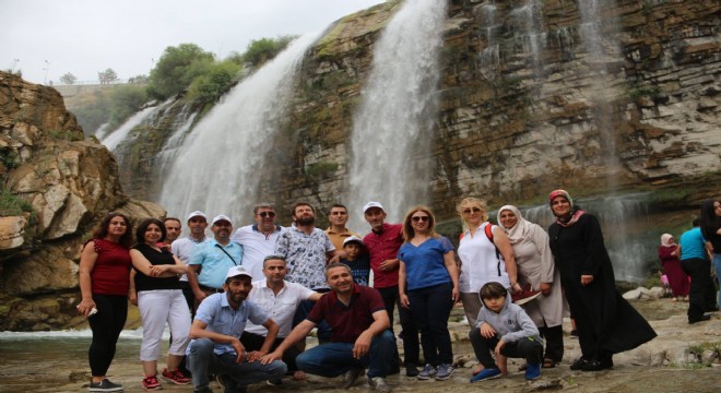 Tortum Şelalesi’ne yerli turist ilgisi