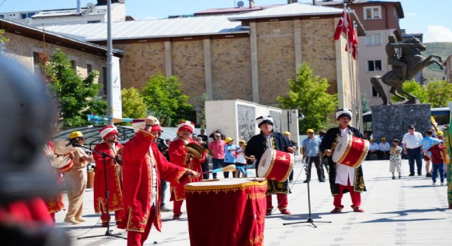 Torunlarından Dede Korkut'a vefa